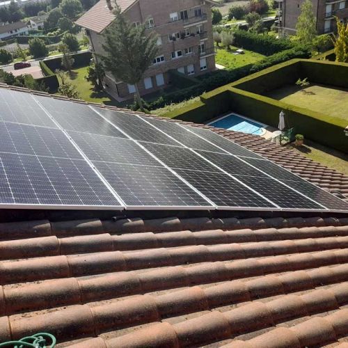 Paneles solares en tejado