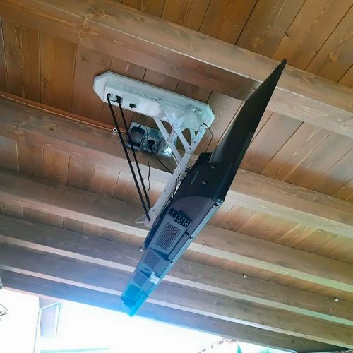 Soporte e instalación eléctrica de Tv en porche